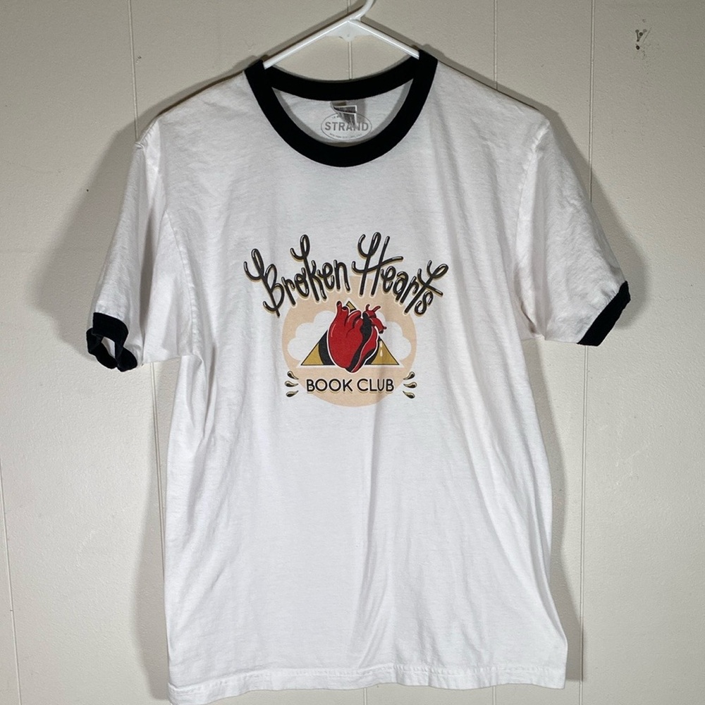 Strand Broken hearts book Club ringer T-Shirt size medium unisex classic novels